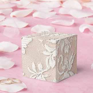 En rosa spetsserie design #14 presentaskar