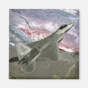 En rovfågel F/A-22 flyger en Magnet
