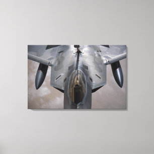 En rovfågel för US-flygvapen F-22 tankas Canvastryck
