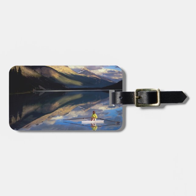 En rower på Banff Sjö i Kanada (MR) Bagagebricka (Horisontell Framsida)