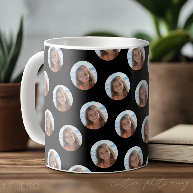 En rund bild med svart kaffemugg (Custom Photo Mug - Makes a Fun Photo Pattern)