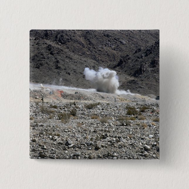 En runda från en AT-4-liten raketuppskjutare Knapp (Framsida)