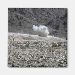 En runda från en AT-4-liten raketuppskjutare Magnet