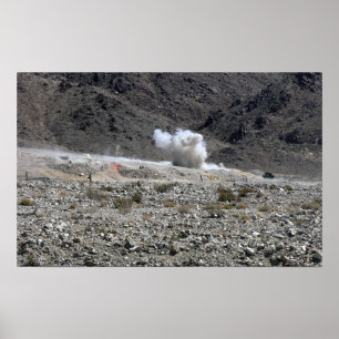 En runda från en AT-4-liten raketuppskjutare Poster