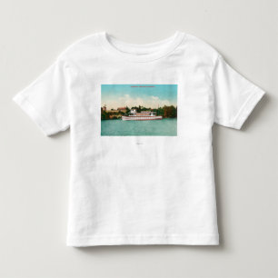 En Sacramento River plats med en Riverboat T-shirt