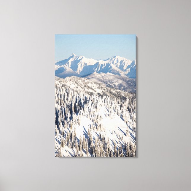 En scenisk syn på snöbergen och Träd. Canvastryck (Framsida)