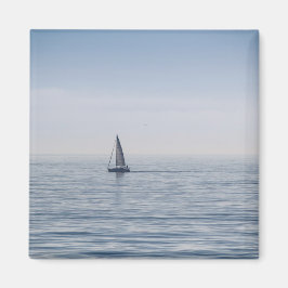 En segelbåt på en Lugn Sea Magnet