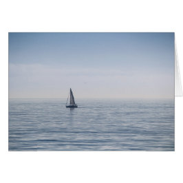 En segelbåt på ett lugn hav OBS kort