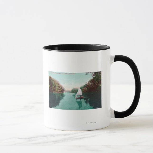 En segelbåt på Feather RiverMarysville, CA Mugg (Höger)