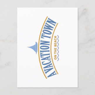 En semesterstad på strandvykortet vykort