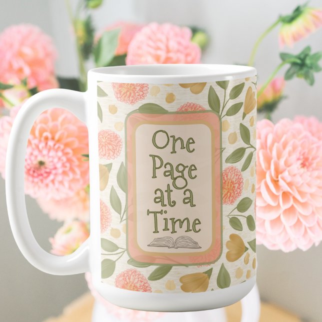 En sida åt gången Rosa Blommig Kaffe Mugg (One Page at a Time Book Lover's Floral Coffee Mug)