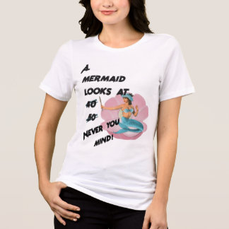 En sjöjungfru tittar på 60 t shirt