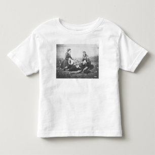 En sjuksköterska som tar emot en sårad man t-shirt