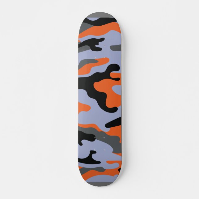 En skateboard med en levande design på den.  (Framsida)