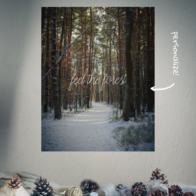 En snöspåret i en vinterskog i gräs poster (Skapare uppladdad)