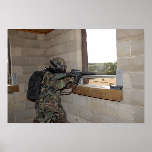 En soldat agerar som oppositionsstyrka poster (Framsidan)