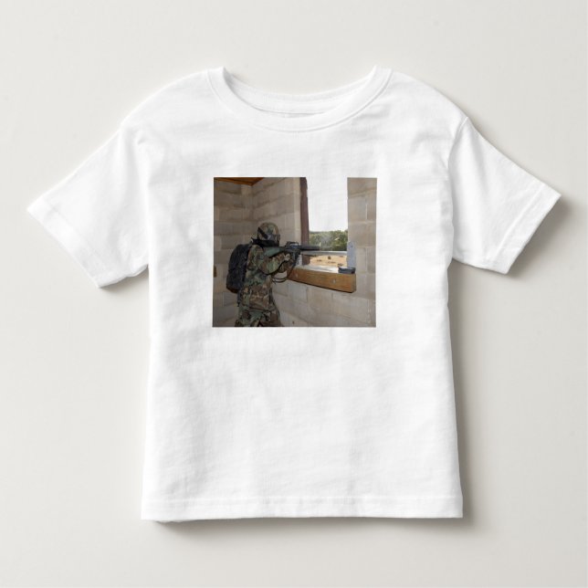 En soldat agerar som oppositionsstyrka t-shirt (Framsida)