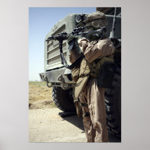En soldat ger säkerhet för flottor poster