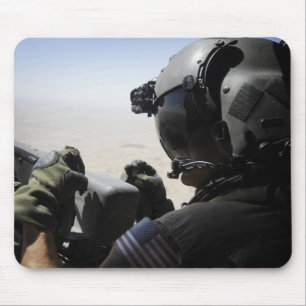 En soldat ger säkerhet musmatta