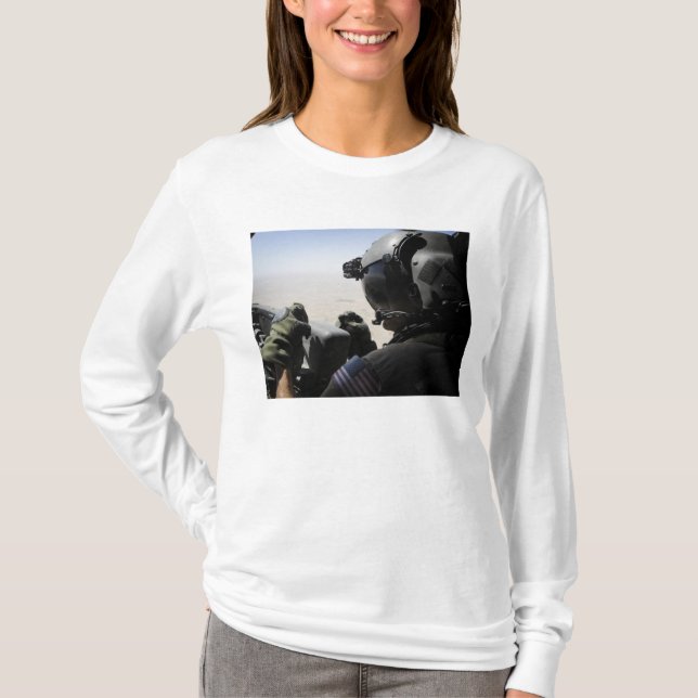 En soldat ger säkerhet t-shirt (Framsida)