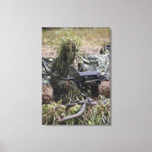En soldat med launcheren för granat MK-19 Canvastryck