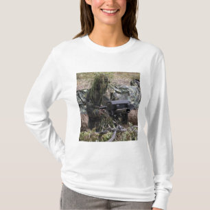 En soldat med launcheren för granat MK-19 T Shirt