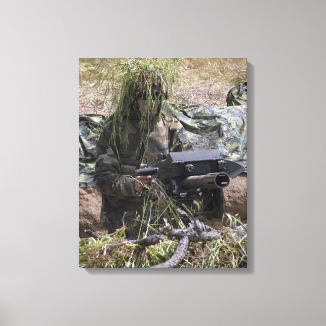 En soldat med MK-19-granatkastare Canvastryck (Framsida)