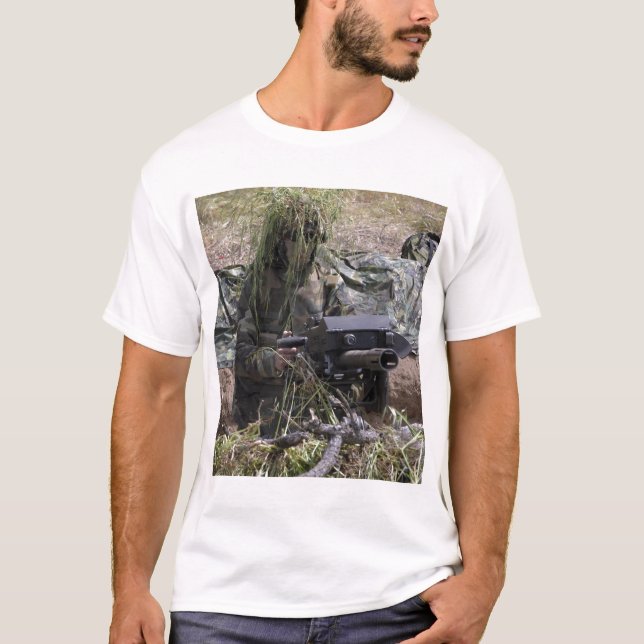 En soldat med MK-19-granatkastare T Shirt (Framsida)