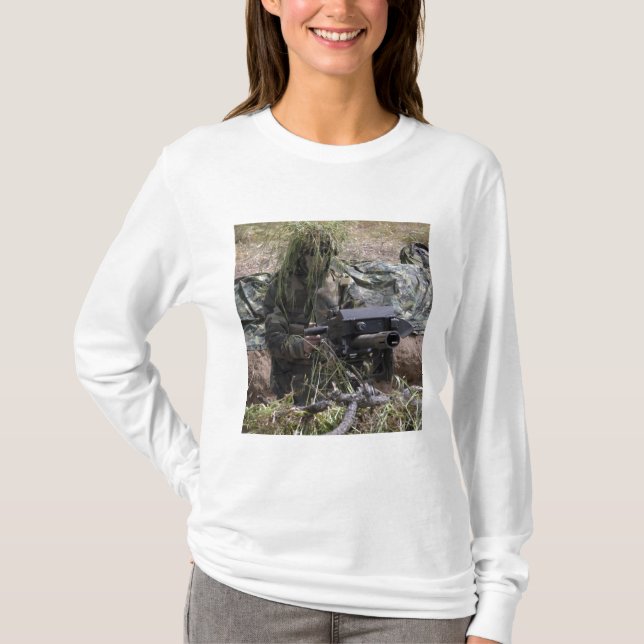 En soldat med MK-19-granatkastare T Shirt (Framsida)