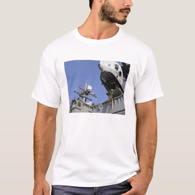 En soldat med snabba repor tee (Framsida)