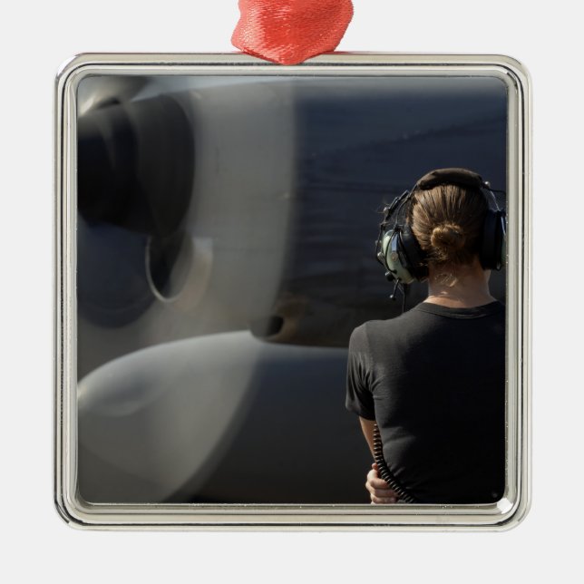 En soldat övervakar prestanda julgransprydnad metall (Framsidan)