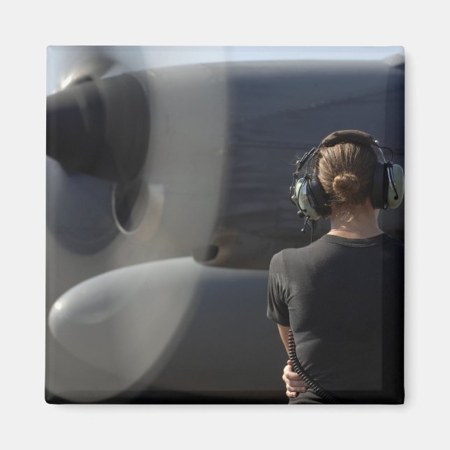 En soldat övervakar prestanda magnet (Framsidan)