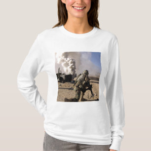 En soldat reagerar till kontrollerade explos t shirt