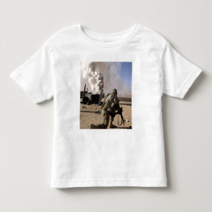 En soldat reagerar till kontrollerade explos tee shirt