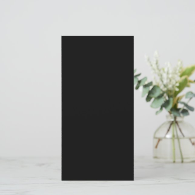 En solid svart bakgrund med en något texturerad  (Stående Fram)