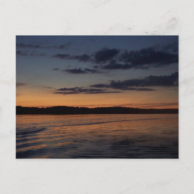 En sommarsolnedgång på Sjö i norra Wisconsin Vykort (Framsida)