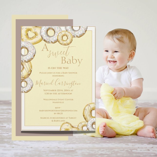 En söt Baby-Gult ger inte vattenfärgsbabyskor Inbjudningar (Skapare uppladdad)