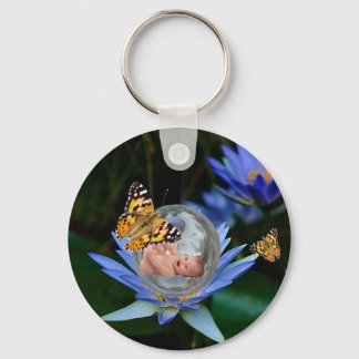 En söt baby lily butterfly bubbla nyckelring