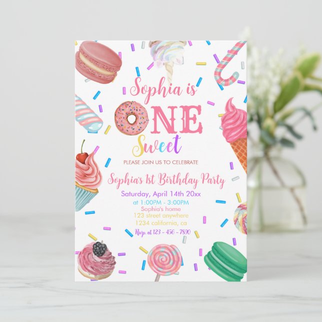 En söt flicka Donut Rosa Dessert 1:a födelsedagen Inbjudningar (Stående Fram)