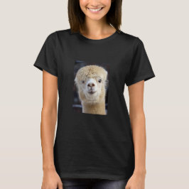 En söt fluffy ansikte i en alpaca t shirt