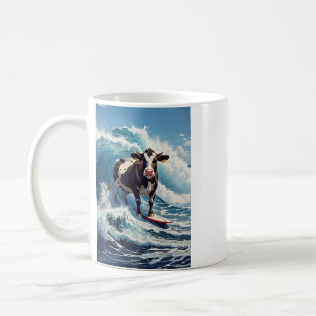 En söt ko som surfar kaffemugg (Vänster)