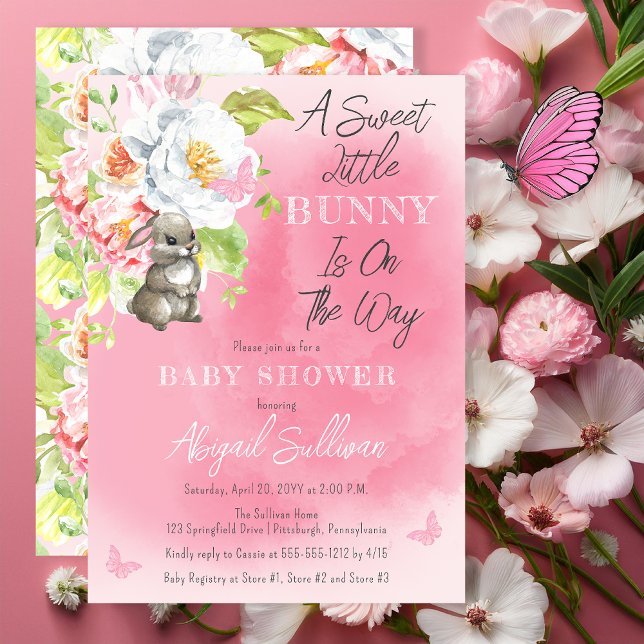 En söt, liten bunny är på väg att bli babyskabare inbjudningar ("A Sweet Little Bunny Is On The Way!" Pink Girl Baby Shower Invitation)