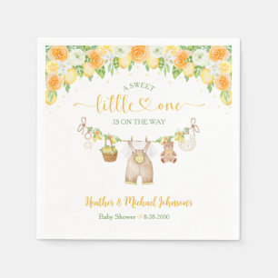 En söt liten en lemoncitrusblommig baby shower pappersservett