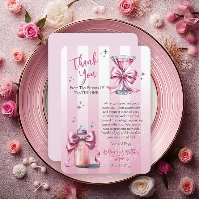 En söt liten en rosa flirtig tjej baby shower tack kort (Coquette Bows Martini | Bottle Girl Baby Shower Thank You Flat Card - "A Sweet Tini One" Collection)