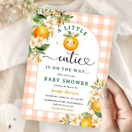 En söt liten på väg! Babykalas i orange Inbjudningar