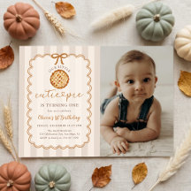 En söt liten paj Höst 1-års födelsedagsfoto