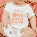 En söt persiko-Orange första födelsedag Party T Shirt<br><div class="desc">Det här är en "One Sweet Peach"-Orange första födelsedag Party T-Shirt!</div>