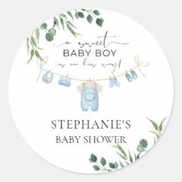 En söt pojke är på väg till Tvätt Blue Runt Klistermärke