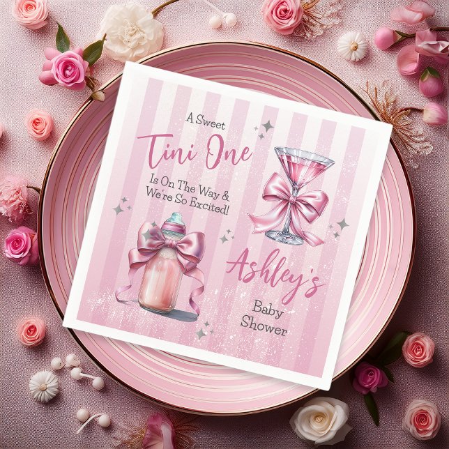 En söt Tini One Rosa Coquette Girl Baby Shower Pappersservett ("A Sweet Tini One Is On the Way . . ." Coquette Bows Martini | Bottle Girl Baby Shower Napkins)