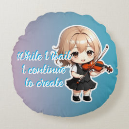 En söt tjej som spelar violin Cushion Rund Kudde